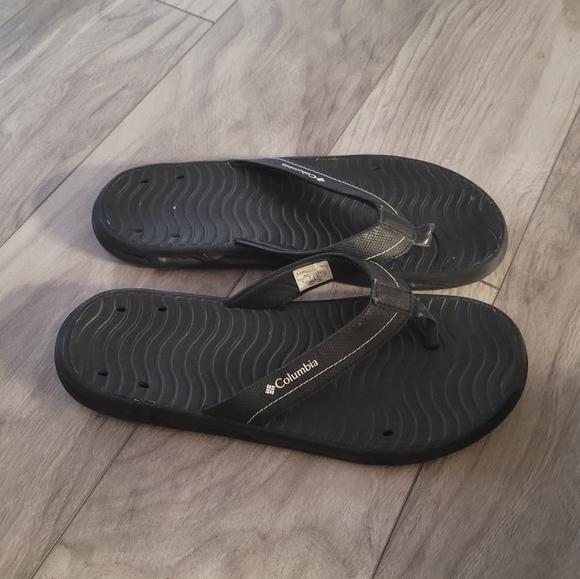 Columbia Shoes - Columbia Women's Flip-flops size 9